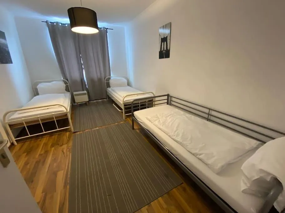 Apartment City Sued- 5 Zimmer_15 Personen _ Komplett_Eingerichtet Hamburg